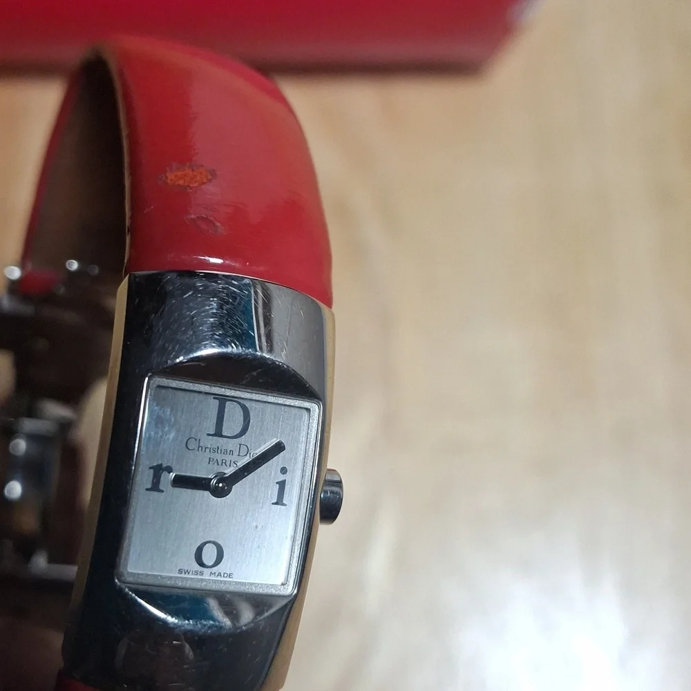 Christian dior Red Leather Strap Watch. - Picture 5 of 8